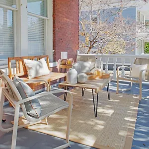 Apartment Beautiful Brick 2 Bedroom, Savannah